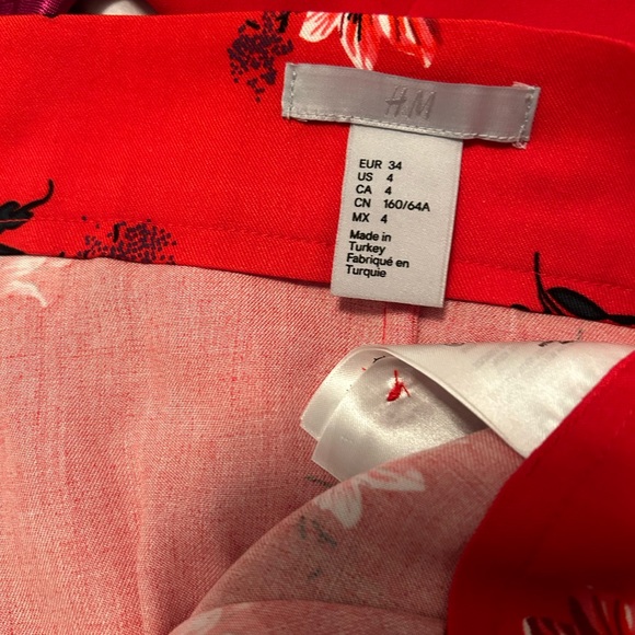 H&M RED FLORAL WRAP AROUND SKIRT - Picture 4 of 5